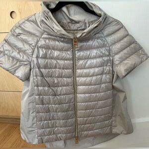 Herno puffer cape in metallic silver beige - size 42